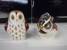 Royal Crown Derby - Two boxed Collectors Guild bird form paperweights to include Crested Tit with
