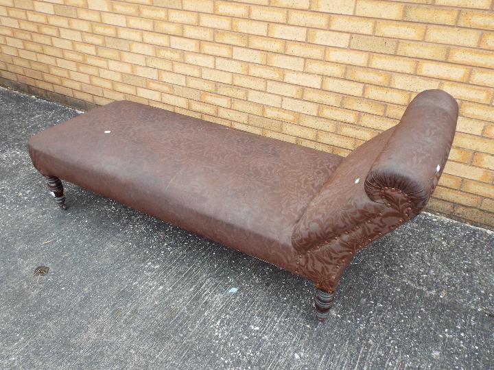 A chaise longue with turned supports terminating in castors - Image 2 of 3