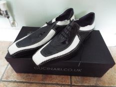 Gucinari - a pair of black and white fas