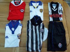 Football Shirts - 5 soccer jerseys compr