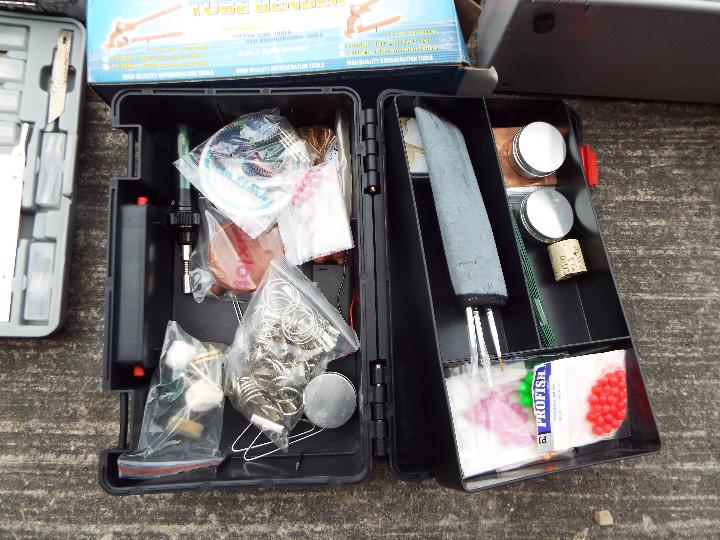 Mixed tools to include a portable airbrush spray booth, rotary tool kit, - Image 3 of 6