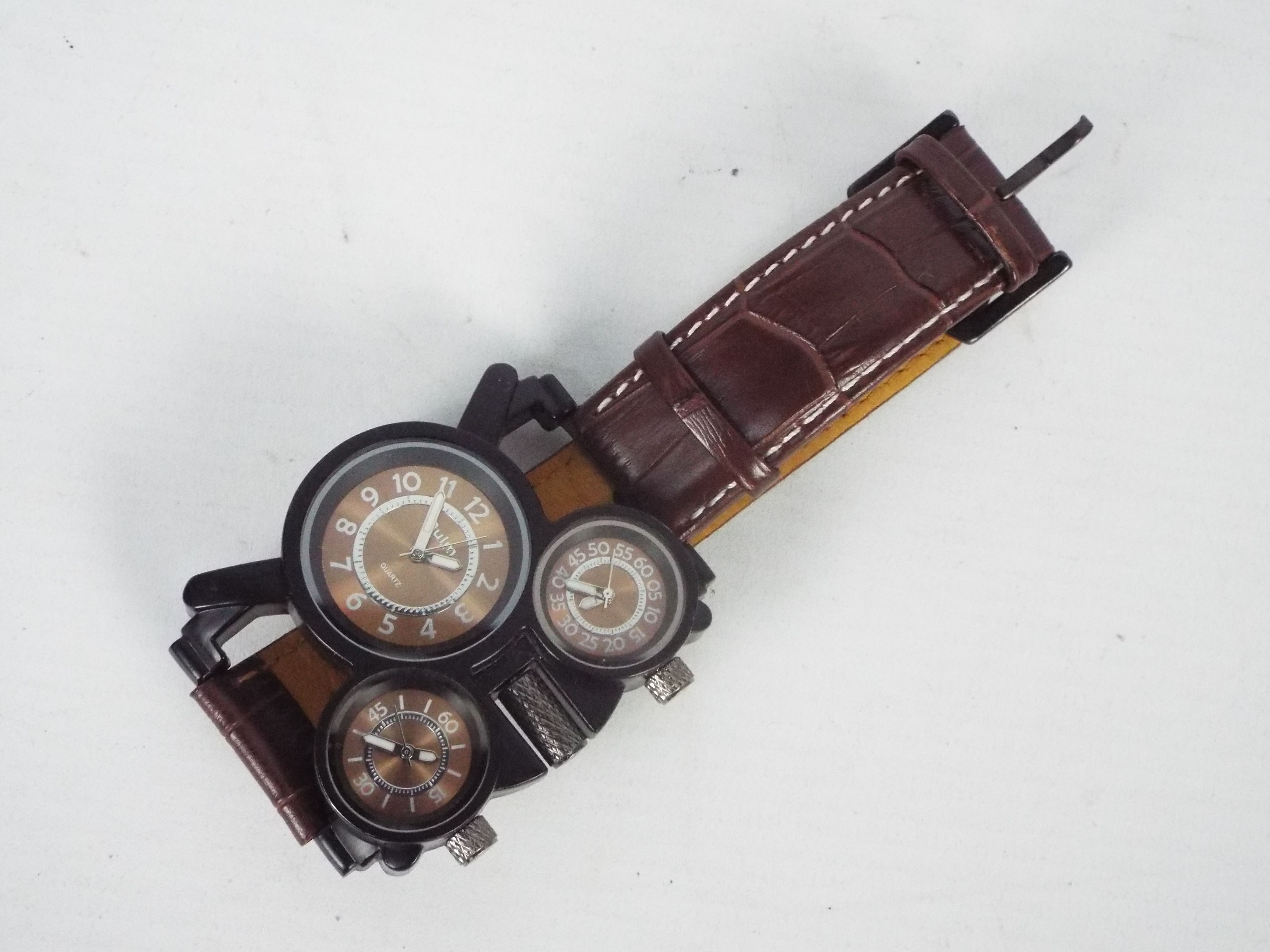 Oulm - Unused retail Stock - a Oulm luxury sports/fashion wristwatch with Hardlex dial 5cm, - Image 3 of 4