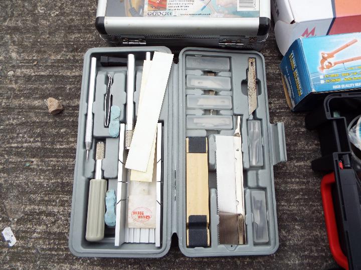 Mixed tools to include a portable airbrush spray booth, rotary tool kit, - Image 4 of 6