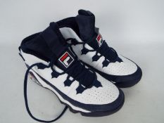 Fila - a pair of Hertiage Snr C99 white and blue dress trainers, size 42 (EU), 8 (UK),