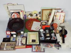 A quantity of Oriental and Oriental themed items and collectables