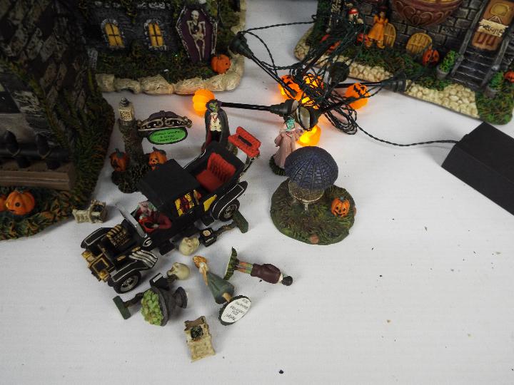 A collection of Hawthorne Village The Munsters Halloween Village models - Image 4 of 4
