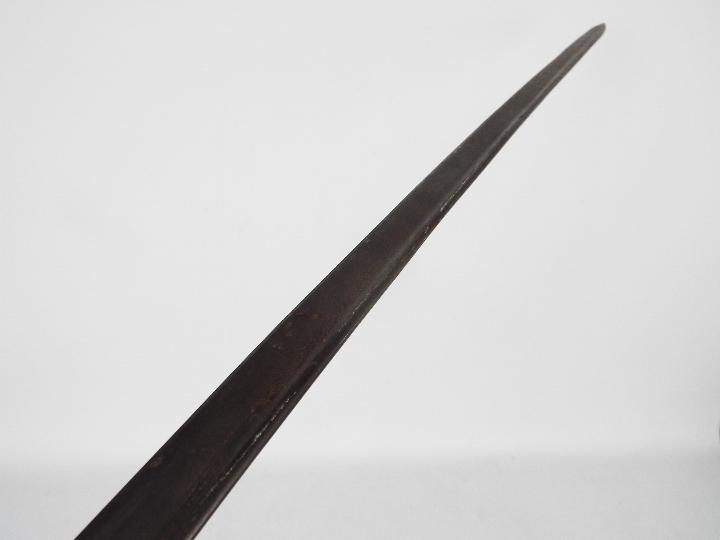An Italian model 1871/1909 cavalry trooper's sword with 91 cm pipe back blade. - Image 9 of 12