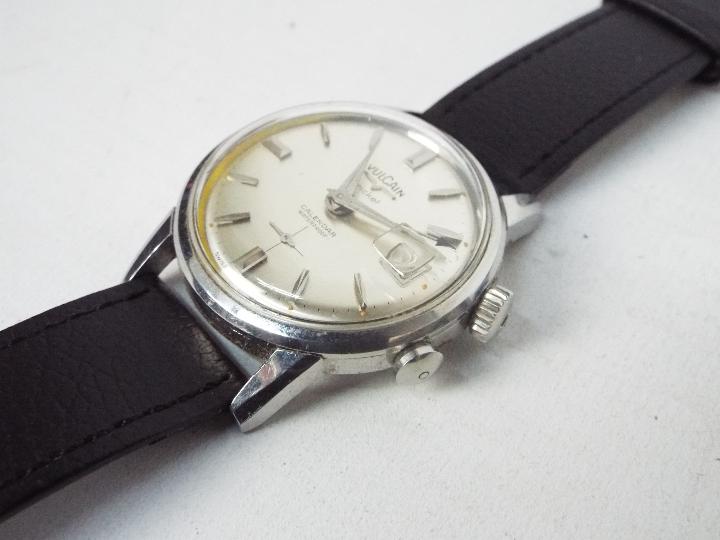 A gentleman's Vulcain Cricket wrist watch Condition Report: Hands and date set, watch winds, - Image 3 of 5