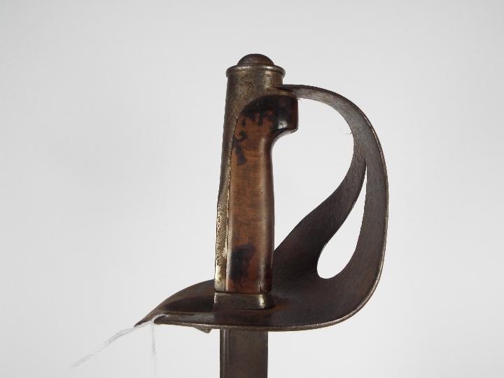 An Italian model 1871/1909 cavalry trooper's sword with 91 cm pipe back blade. - Image 5 of 12