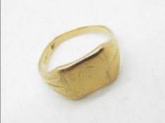 A gentleman's 9ct yellow gold ring (shank misshapen), size approximately X, approximately 6.3 grams.