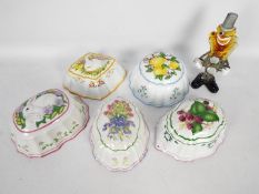 Five Franklin Mint Le Cordon Bleu jelly moulds and a Murano style clown.