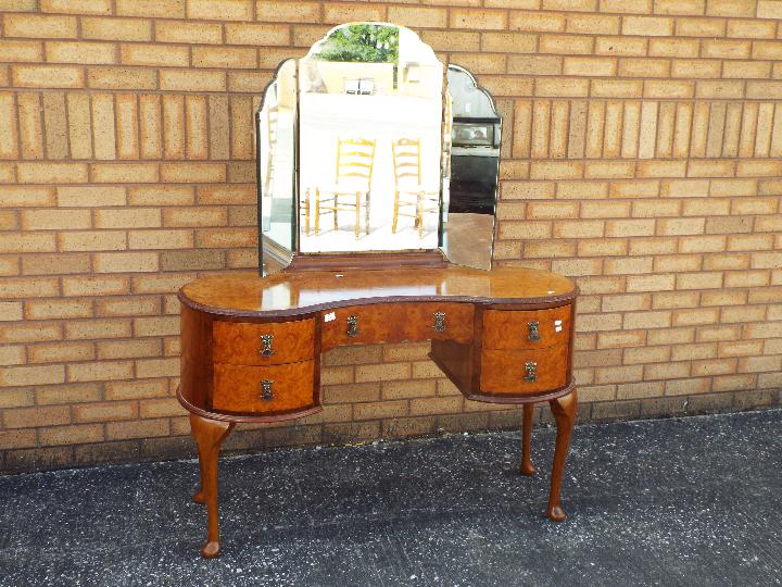 A kidney form, kneehole dressing table w