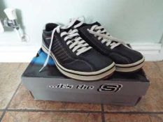 Skechers - a pair of black trainers, size 41 (EU), 7 (UK) # 50620,