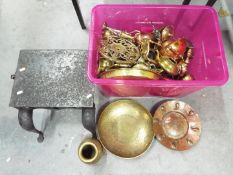 A box of mixed metalware, approximately 25 kg.