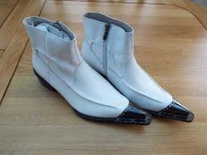 Unze of London - a pair of men's white leather boots with steel toecaps # GS3323, size 8,