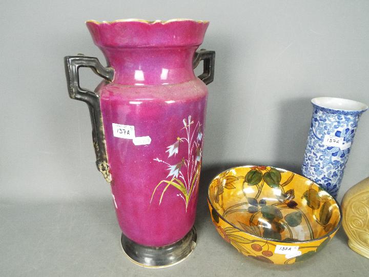 Lot to include a Woods Chung pattern cylindrical vase, a Laugharne Pottery vase, - Bild 2 aus 4