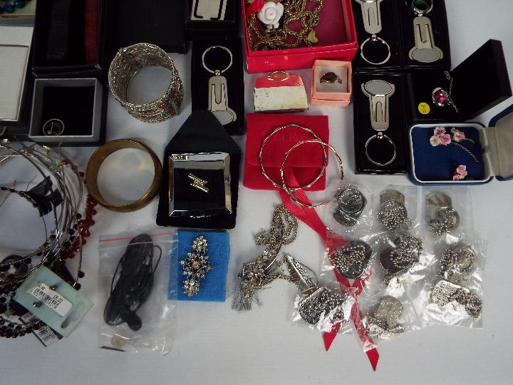 A collection of costume jewellery, part - Image 4 of 5