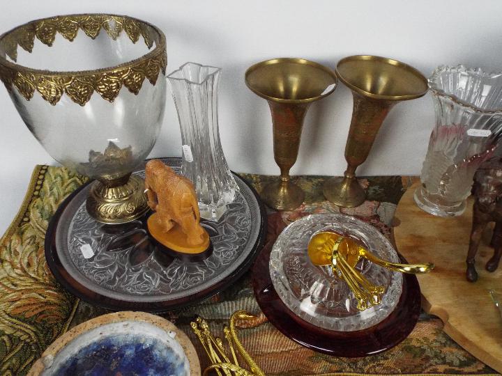 A mixed lot to include glassware, cerami - Image 2 of 4