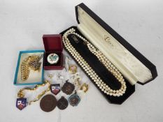 Lot to include costume jewellery, a 9ct