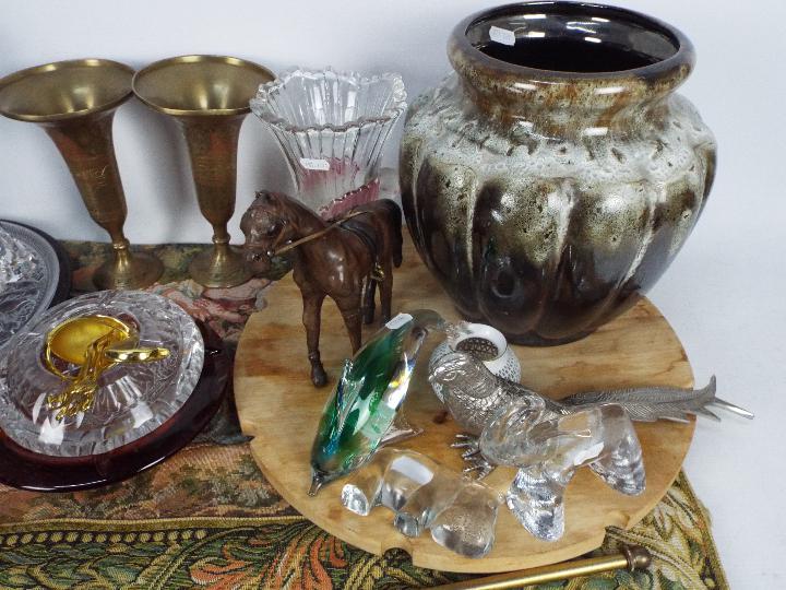 A mixed lot to include glassware, cerami - Image 3 of 4