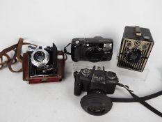 Photography - Lot to include a Minolta 1