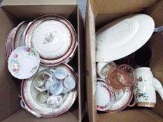Lot comprising ceramics and glassware, two boxes.