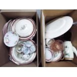 Lot comprising ceramics and glassware, two boxes.