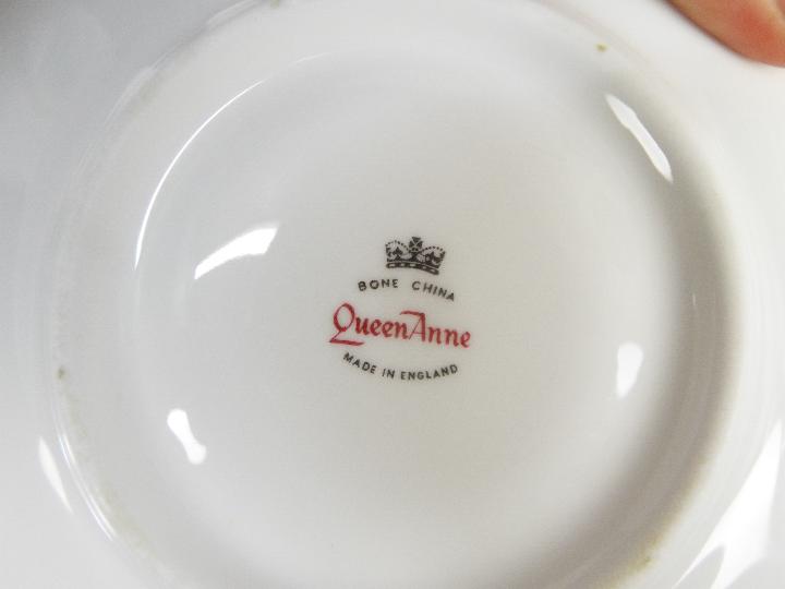 Dinner and tea wares by Colclough and Queen Anne, two boxes. - Image 7 of 7