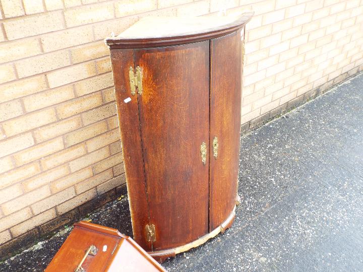 A bow front corner cabinet, approximatel - Image 3 of 7