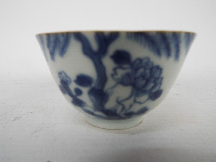 A collection of blue and white wares to - Image 9 of 16