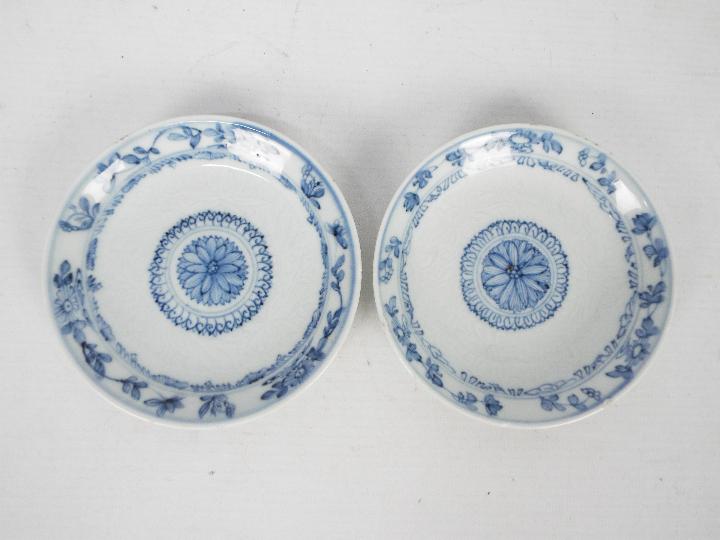 A collection of blue and white wares to - Image 13 of 16