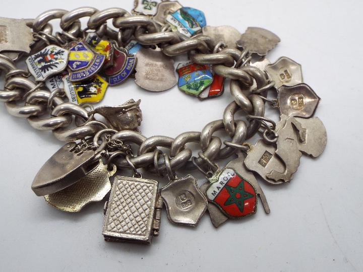 A white metal charm bracelet with a coll - Image 4 of 7