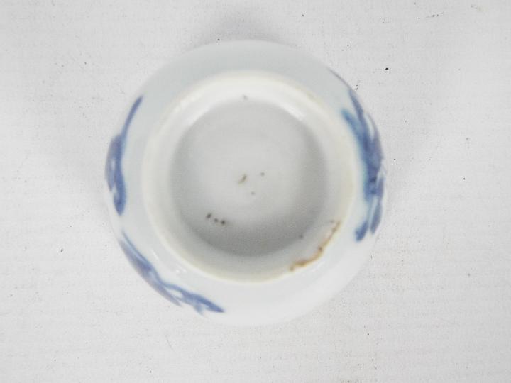 A collection of blue and white wares to - Image 10 of 16