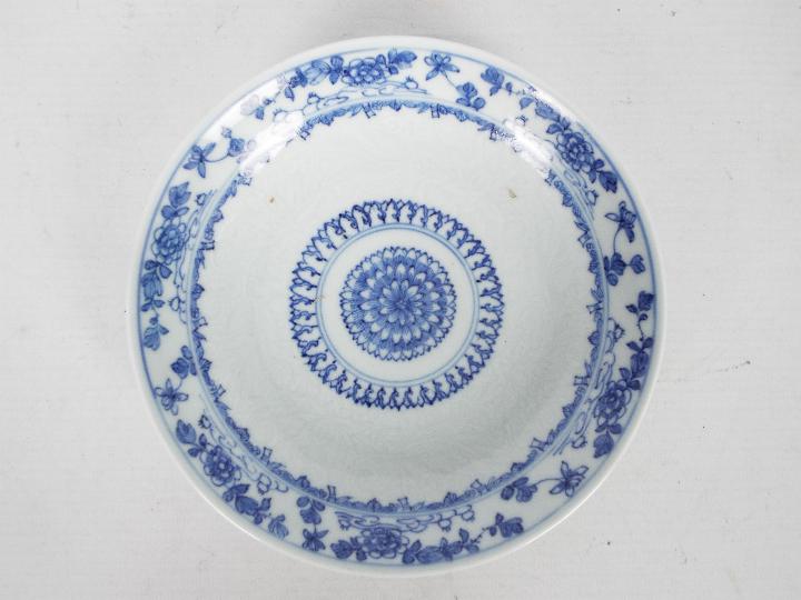 A collection of blue and white wares to - Image 15 of 16