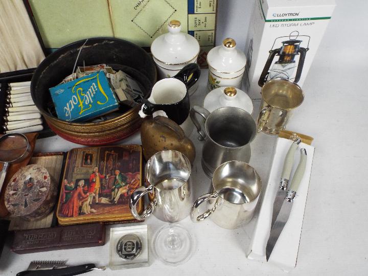 A mixed lot to include plated ware, flatware, tea cards, ceramics and similar. - Image 3 of 6