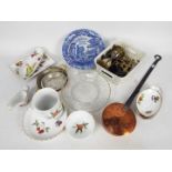 A mixed lot comprising ceramics to inclu