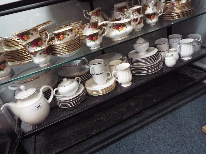 A quantity of vintage Czechoslovakian dinner and tea wares and similar, in excess of 60 pieces.