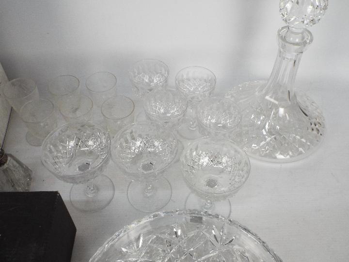 A collection of glassware, part boxed to - Image 3 of 5