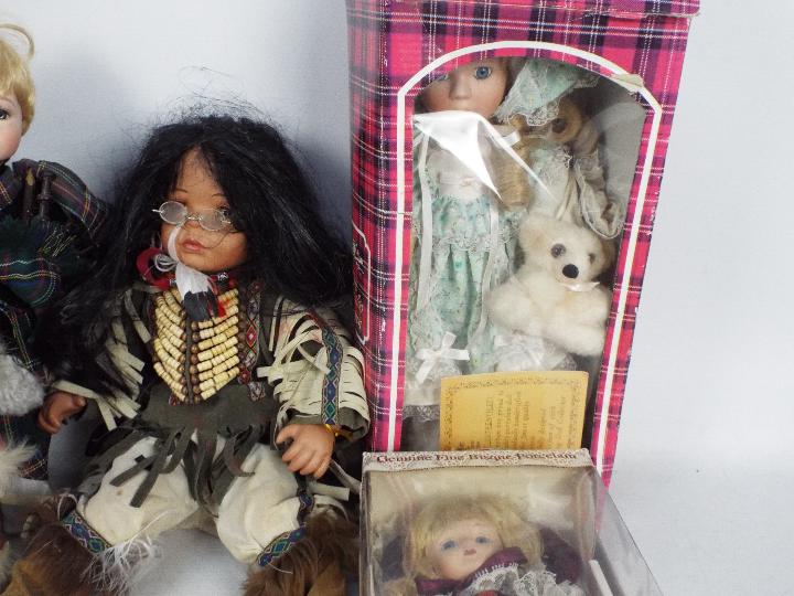 A collection of porcelain dressed dolls - Image 4 of 5