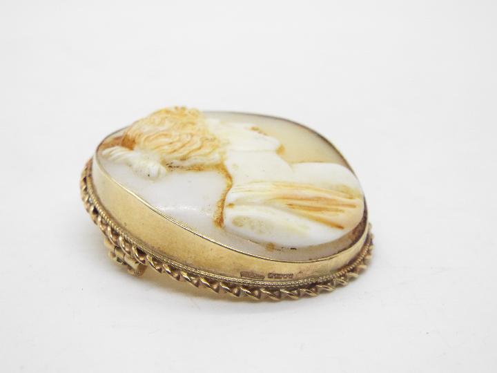 A 9ct gold mounted cameo brooch, 3.5 cm x 3 cm, approximately 10.1 grams all in. - Image 4 of 4