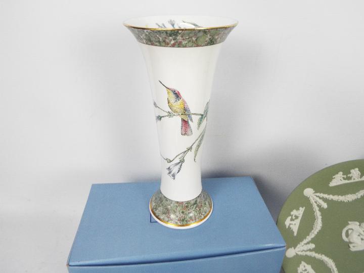 Mixed ceramics to include Wedgwood Humming Birds pattern vase (boxed), Jasperware, - Image 5 of 5
