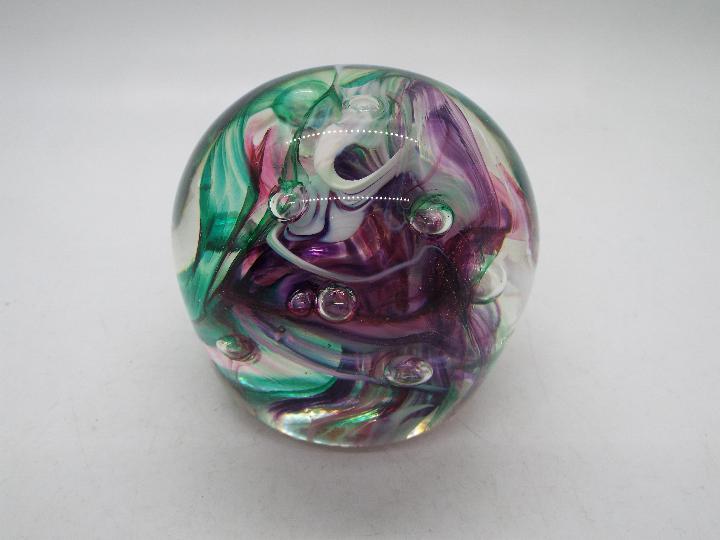 A collection of paperweights to include Avondale Glass, Caithness, - Image 8 of 8