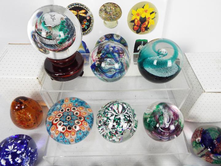 A collection of paperweights to include Avondale Glass, Caithness, - Image 2 of 8