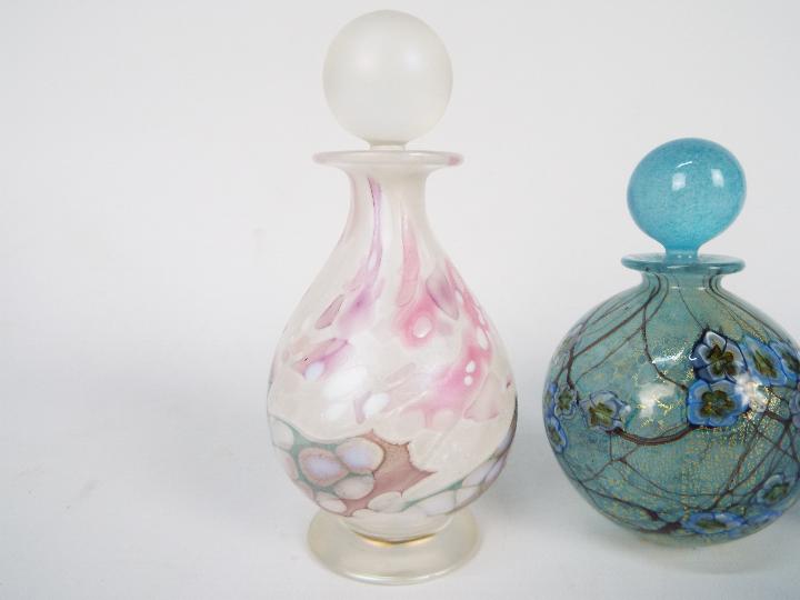 Three Isle Of Wight Glass scent bottles with stoppers, largest approximately 13 cm (h). - Image 4 of 7