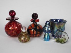 Glassware to include Isle Of Wight Glass and Alum Bay Glass comprising paperweights,
