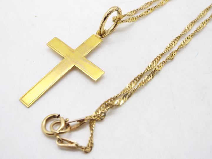 A 9ct yellow gold crucifix on 9ct yellow gold chain, 48 cm (l), approximately 2.9 grams. - Bild 2 aus 3