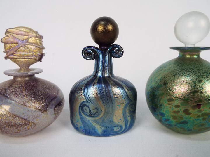 Three Isle Of Wight Glass scent bottles with stoppers, largest approximately 12 cm (h). - Image 3 of 7