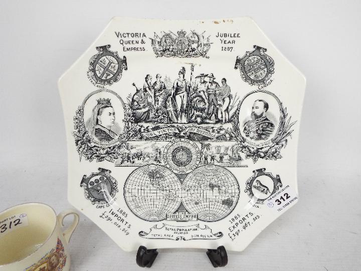 Queen Victoria - a commemorative Plate. - Image 2 of 6