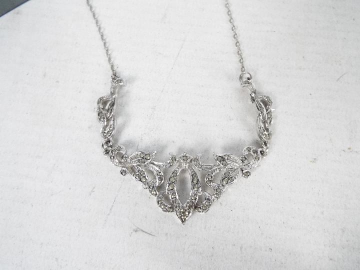 A collection of silver and white metal jewellery to include necklaces (longest 50 cm), locket, - Image 4 of 6