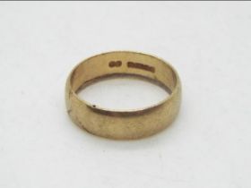 A 9ct gold wedding band, size K, approximately 2.9 grams.